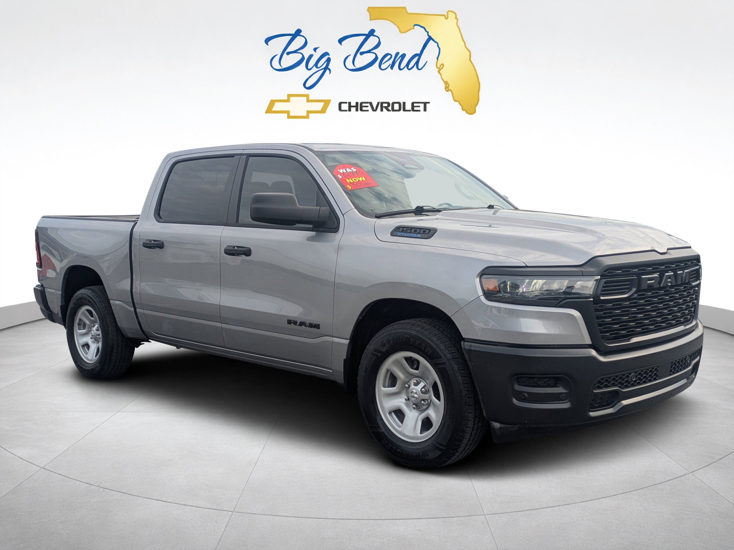 2025 RAM 1500 Tradesman Crew Cab 4x2 5'7" Box in Silver — front three-quarter view