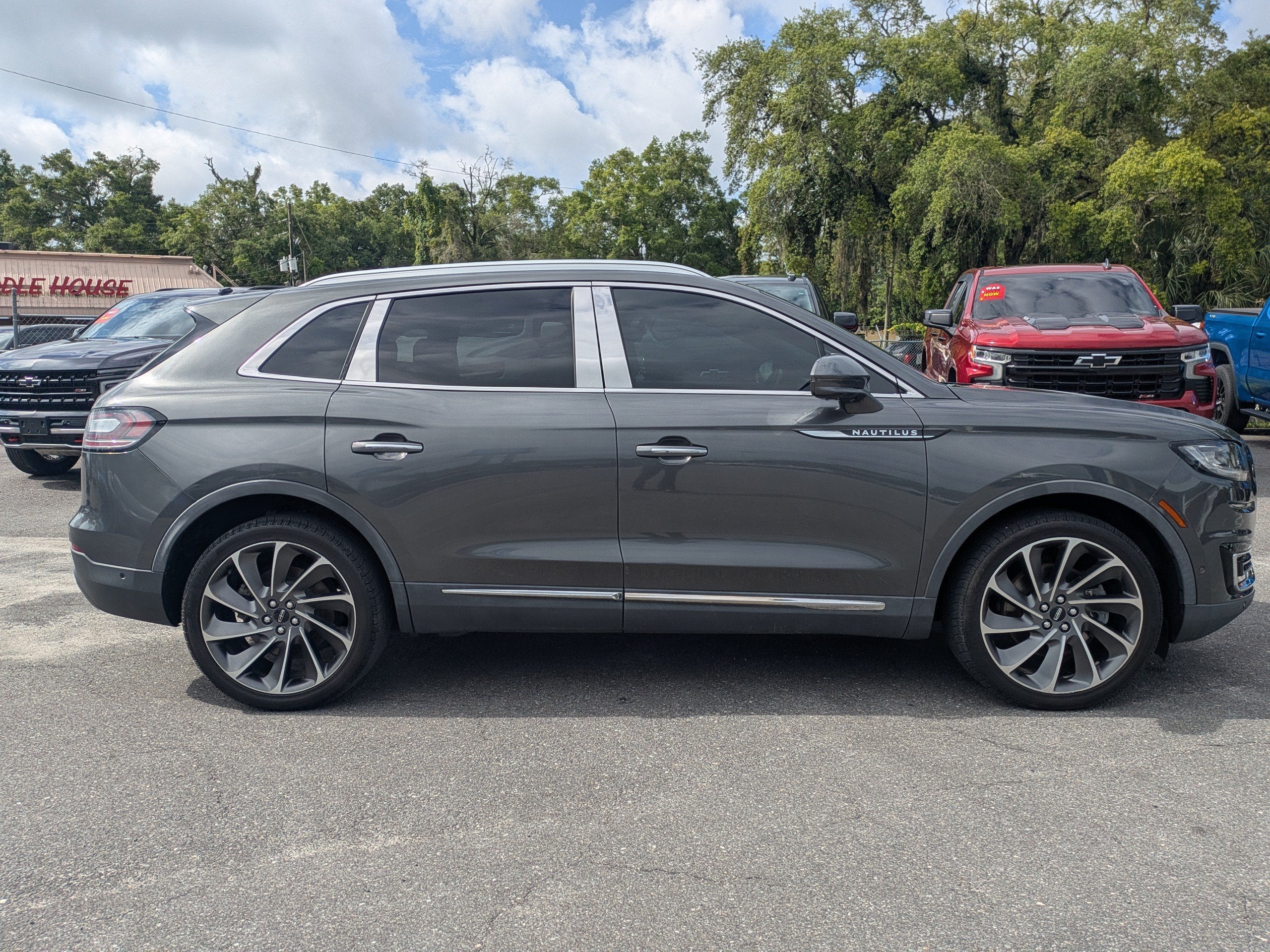 2019 Lincoln Nautilus — rear three-quarter view