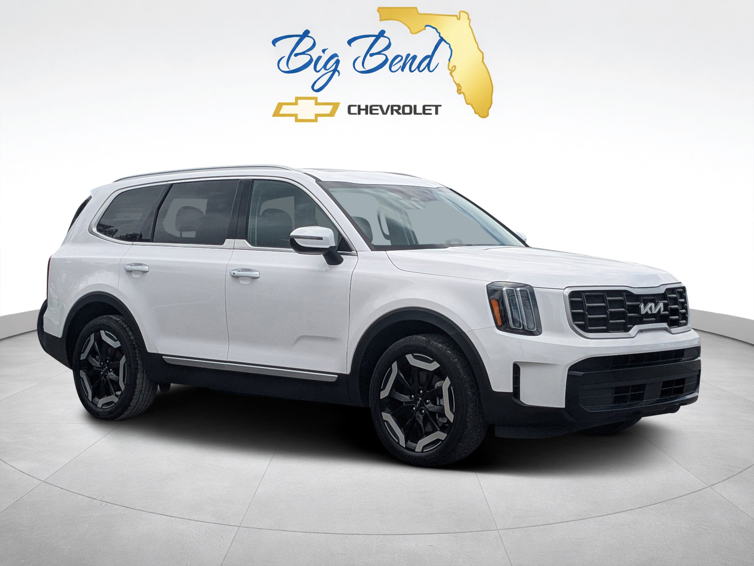2025 Kia Telluride S in White — front three-quarter view